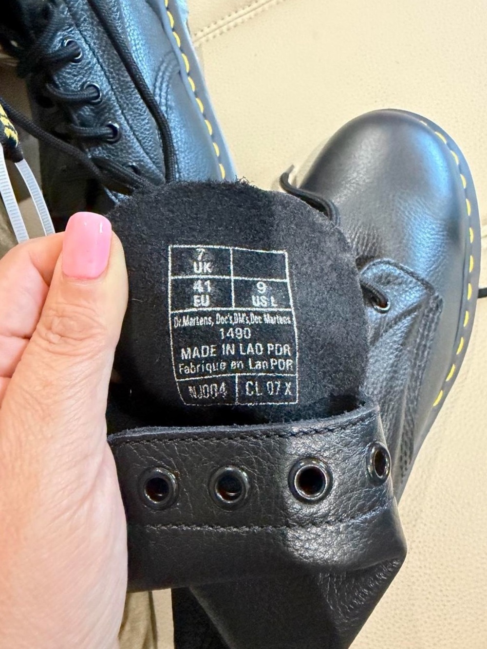 Black leather Dr. Martens 1460 Boots - Picture 4 of 8